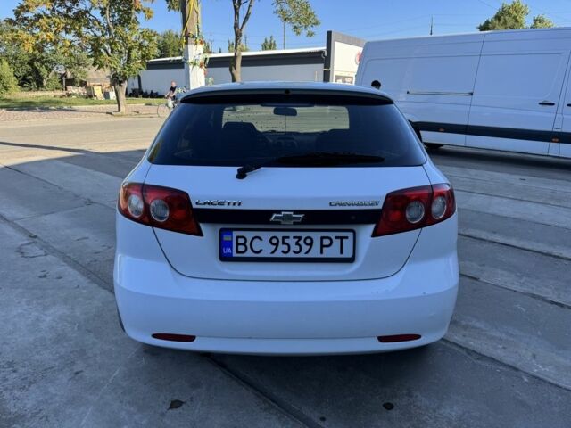 Белый Шевроле Лачетти, объемом двигателя 1.6 л и пробегом 290 тыс. км за 3800 $, фото 3 на Automoto.ua