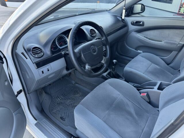 Белый Шевроле Лачетти, объемом двигателя 1.6 л и пробегом 290 тыс. км за 3800 $, фото 10 на Automoto.ua