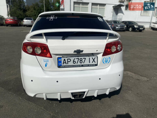 Белый Шевроле Лачетти, объемом двигателя 1.8 л и пробегом 116 тыс. км за 4800 $, фото 4 на Automoto.ua