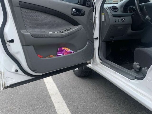 Білий Шевроле Лачетті, об'ємом двигуна 1.8 л та пробігом 206 тис. км за 4200 $, фото 12 на Automoto.ua