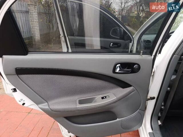 Білий Шевроле Лачетті, об'ємом двигуна 1.8 л та пробігом 173 тис. км за 4500 $, фото 20 на Automoto.ua