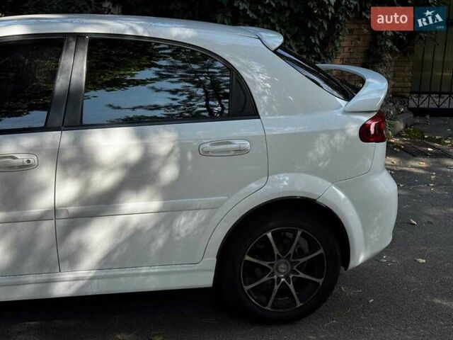 Білий Шевроле Лачетті, об'ємом двигуна 1.8 л та пробігом 112 тис. км за 5290 $, фото 8 на Automoto.ua