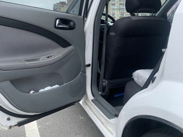 Білий Шевроле Лачетті, об'ємом двигуна 1.8 л та пробігом 206 тис. км за 4200 $, фото 9 на Automoto.ua