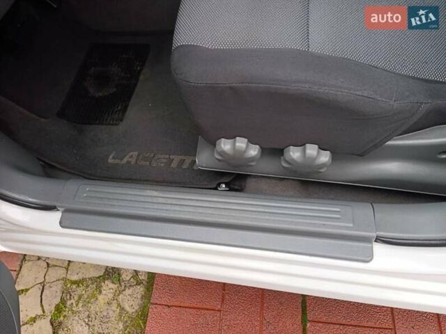 Білий Шевроле Лачетті, об'ємом двигуна 1.8 л та пробігом 173 тис. км за 4500 $, фото 21 на Automoto.ua