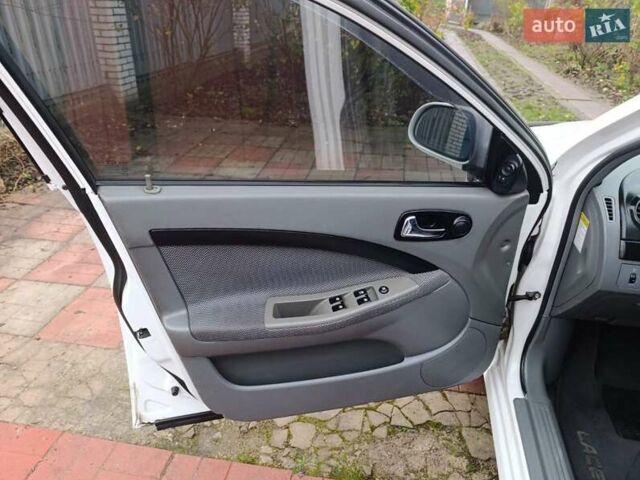 Білий Шевроле Лачетті, об'ємом двигуна 1.8 л та пробігом 173 тис. км за 4500 $, фото 12 на Automoto.ua