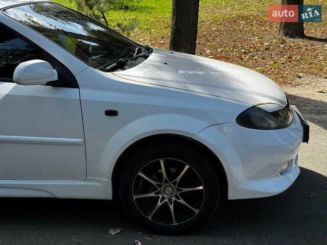 Білий Шевроле Лачетті, об'ємом двигуна 1.8 л та пробігом 112 тис. км за 5290 $, фото 4 на Automoto.ua