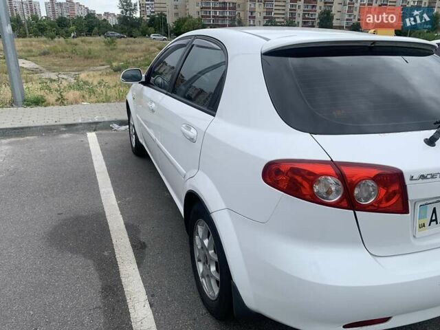 Белый Шевроле Лачетти, объемом двигателя 1.8 л и пробегом 206 тыс. км за 4700 $, фото 3 на Automoto.ua