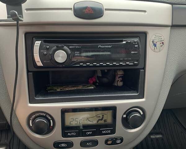 Белый Шевроле Лачетти, объемом двигателя 1.8 л и пробегом 206 тыс. км за 4700 $, фото 18 на Automoto.ua