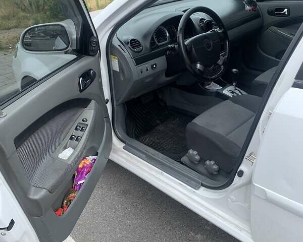 Белый Шевроле Лачетти, объемом двигателя 1.8 л и пробегом 206 тыс. км за 4700 $, фото 7 на Automoto.ua