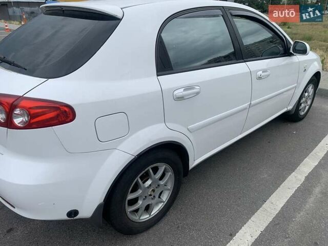 Белый Шевроле Лачетти, объемом двигателя 1.8 л и пробегом 206 тыс. км за 4700 $, фото 6 на Automoto.ua