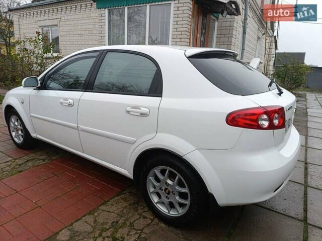 Білий Шевроле Лачетті, об'ємом двигуна 1.8 л та пробігом 173 тис. км за 4500 $, фото 1 на Automoto.ua