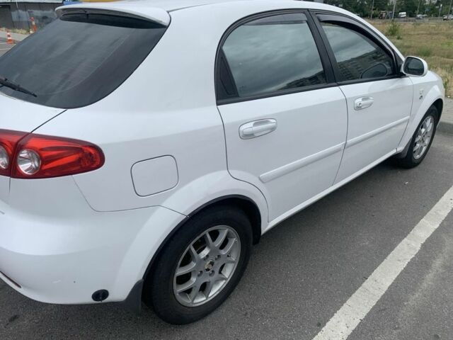 Білий Шевроле Лачетті, об'ємом двигуна 1.8 л та пробігом 206 тис. км за 4200 $, фото 2 на Automoto.ua