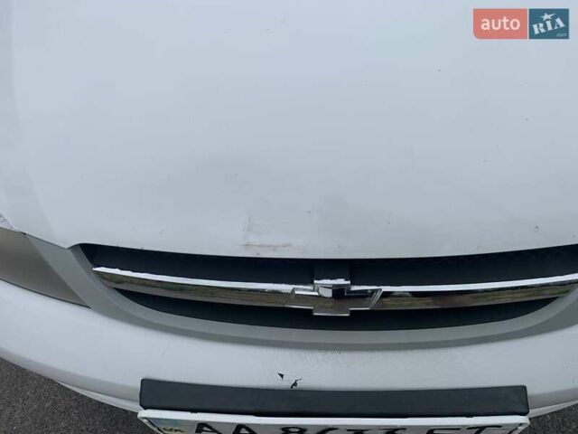 Белый Шевроле Лачетти, объемом двигателя 1.8 л и пробегом 206 тыс. км за 4700 $, фото 2 на Automoto.ua