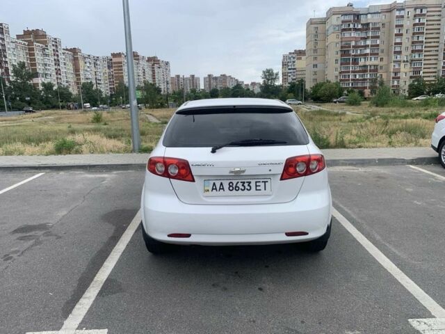 Білий Шевроле Лачетті, об'ємом двигуна 1.8 л та пробігом 206 тис. км за 4200 $, фото 1 на Automoto.ua