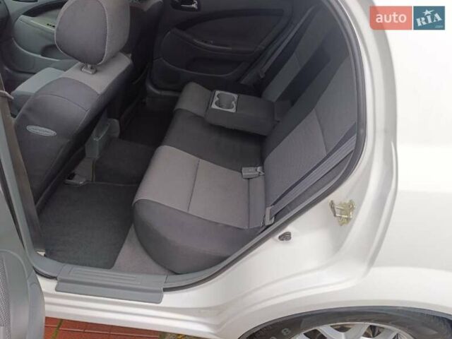 Білий Шевроле Лачетті, об'ємом двигуна 1.8 л та пробігом 173 тис. км за 4500 $, фото 19 на Automoto.ua
