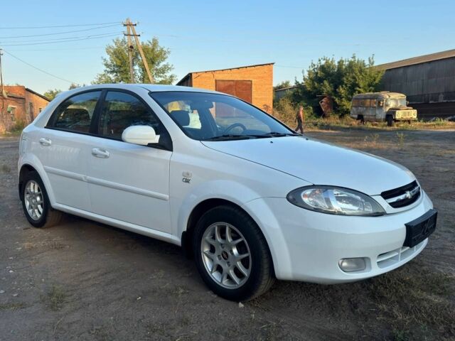 Белый Шевроле Лачетти, объемом двигателя 0 л и пробегом 180 тыс. км за 5450 $, фото 2 на Automoto.ua