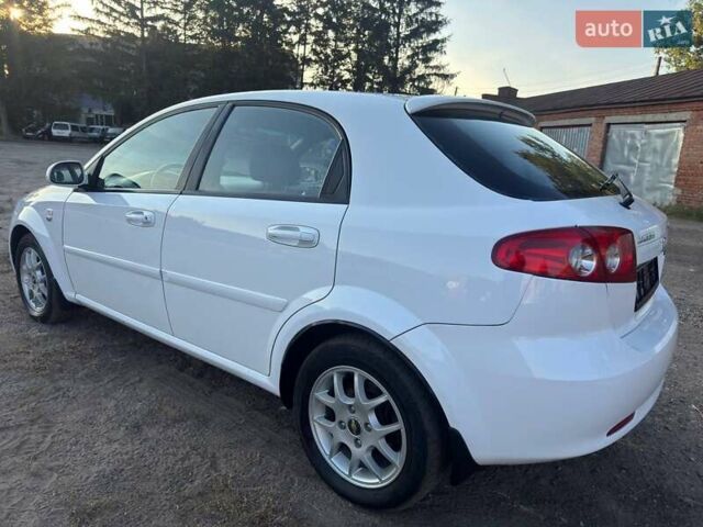 Белый Шевроле Лачетти, объемом двигателя 1.8 л и пробегом 180 тыс. км за 5450 $, фото 29 на Automoto.ua