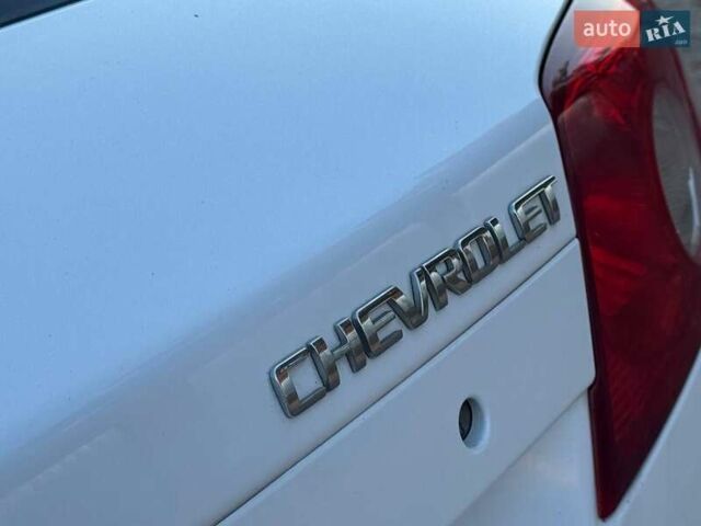 Белый Шевроле Лачетти, объемом двигателя 1.8 л и пробегом 180 тыс. км за 5450 $, фото 27 на Automoto.ua