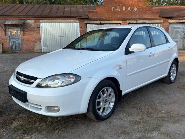Белый Шевроле Лачетти, объемом двигателя 0 л и пробегом 180 тыс. км за 5450 $, фото 1 на Automoto.ua