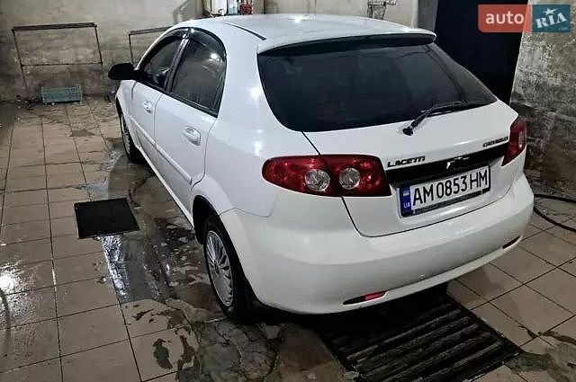 Белый Шевроле Лачетти, объемом двигателя 1.6 л и пробегом 140 тыс. км за 2700 $, фото 1 на Automoto.ua