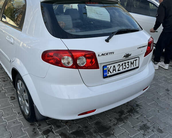 Белый Шевроле Лачетти, объемом двигателя 1.8 л и пробегом 161 тыс. км за 4999 $, фото 8 на Automoto.ua