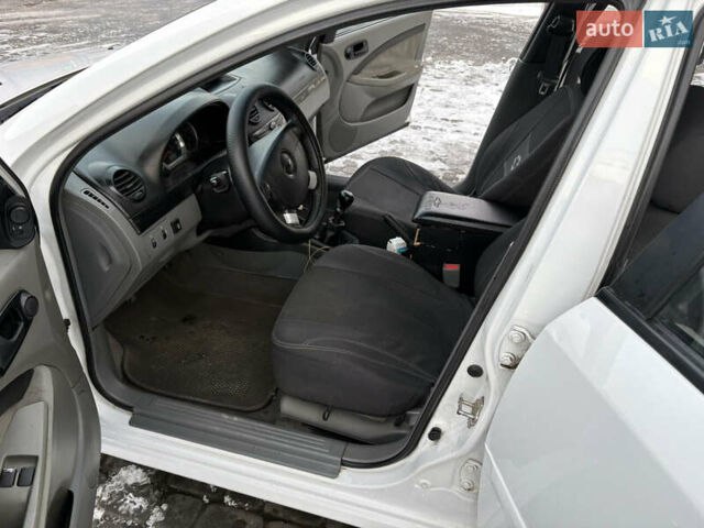 Белый Шевроле Лачетти, объемом двигателя 1.6 л и пробегом 230 тыс. км за 4000 $, фото 13 на Automoto.ua