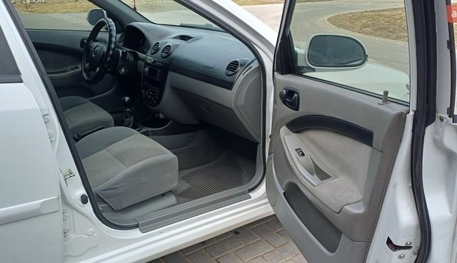 Білий Шевроле Лачетті, об'ємом двигуна 1.6 л та пробігом 142 тис. км за 5300 $, фото 12 на Automoto.ua