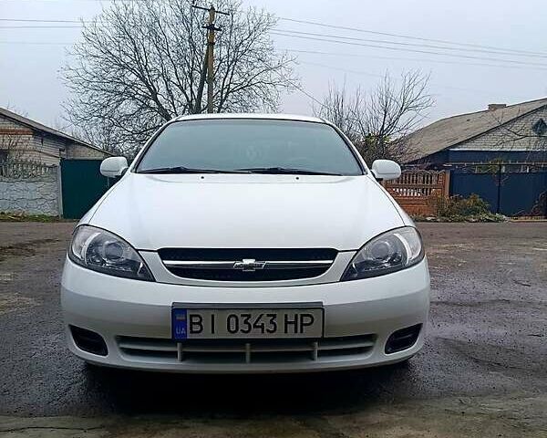 Белый Шевроле Лачетти, объемом двигателя 1.6 л и пробегом 180 тыс. км за 5600 $, фото 4 на Automoto.ua
