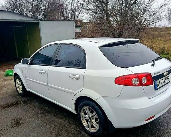 Белый Шевроле Лачетти, объемом двигателя 1.6 л и пробегом 180 тыс. км за 5600 $, фото 1 на Automoto.ua