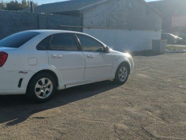 Белый Шевроле Лачетти, объемом двигателя 1.8 л и пробегом 224 тыс. км за 3999 $, фото 9 на Automoto.ua