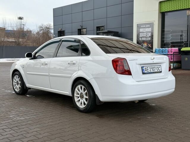 Белый Шевроле Лачетти, объемом двигателя 1.8 л и пробегом 236 тыс. км за 3900 $, фото 5 на Automoto.ua