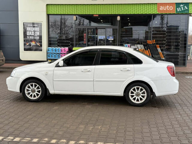 Белый Шевроле Лачетти, объемом двигателя 1.8 л и пробегом 236 тыс. км за 3900 $, фото 6 на Automoto.ua