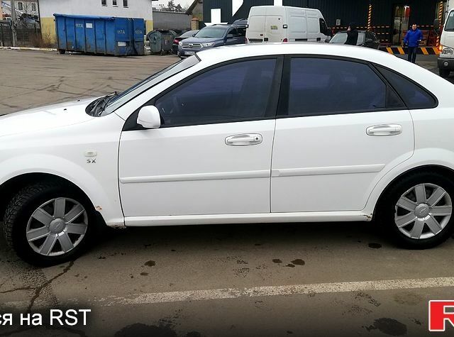 Белый Шевроле Лачетти, объемом двигателя 1.8 л и пробегом 290 тыс. км за 3700 $, фото 4 на Automoto.ua
