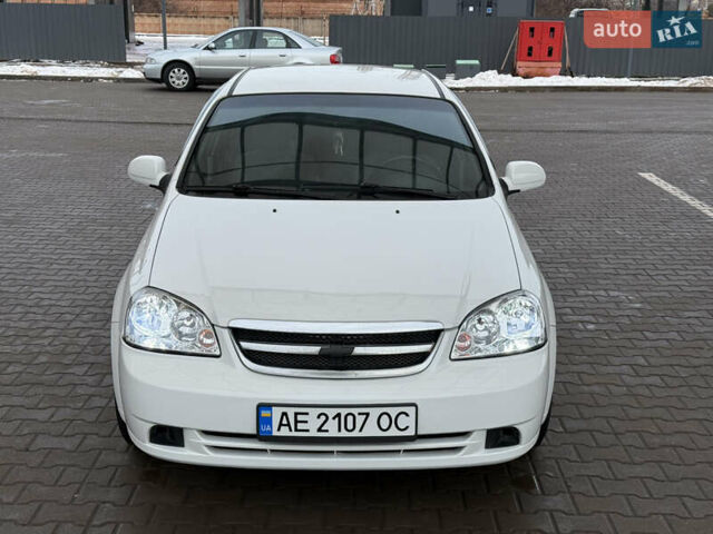 Белый Шевроле Лачетти, объемом двигателя 1.8 л и пробегом 236 тыс. км за 3900 $, фото 8 на Automoto.ua