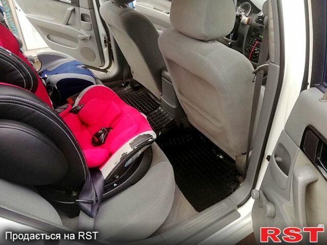 Белый Шевроле Лачетти, объемом двигателя 1.8 л и пробегом 290 тыс. км за 3700 $, фото 7 на Automoto.ua