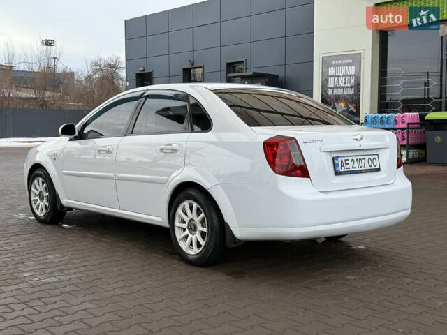 Белый Шевроле Лачетти, объемом двигателя 1.8 л и пробегом 236 тыс. км за 3900 $, фото 5 на Automoto.ua