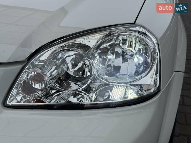 Белый Шевроле Лачетти, объемом двигателя 1.8 л и пробегом 236 тыс. км за 3900 $, фото 23 на Automoto.ua