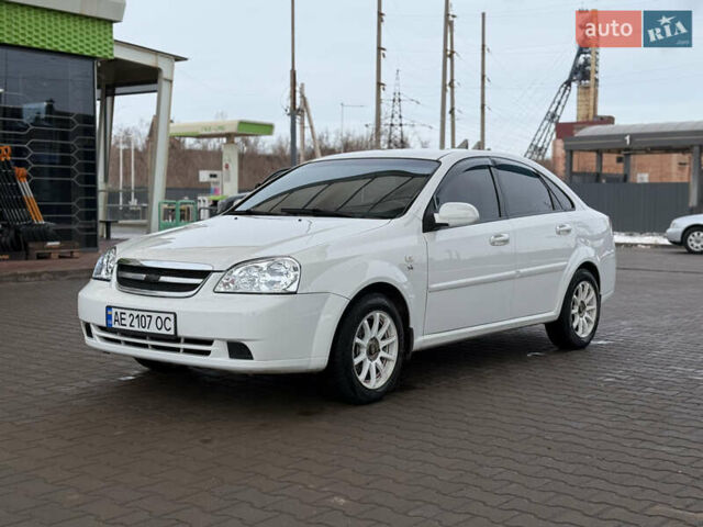 Белый Шевроле Лачетти, объемом двигателя 1.8 л и пробегом 236 тыс. км за 3900 $, фото 7 на Automoto.ua