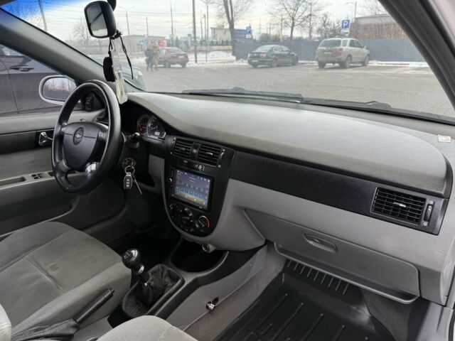 Белый Шевроле Лачетти, объемом двигателя 1.8 л и пробегом 236 тыс. км за 3900 $, фото 15 на Automoto.ua