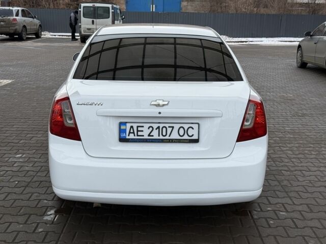 Белый Шевроле Лачетти, объемом двигателя 1.8 л и пробегом 236 тыс. км за 3900 $, фото 4 на Automoto.ua
