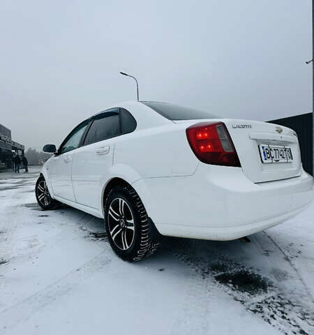 Белый Шевроле Лачетти, объемом двигателя 1.8 л и пробегом 270 тыс. км за 3625 $, фото 4 на Automoto.ua