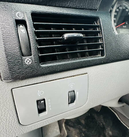 Белый Шевроле Лачетти, объемом двигателя 1.8 л и пробегом 270 тыс. км за 3625 $, фото 9 на Automoto.ua