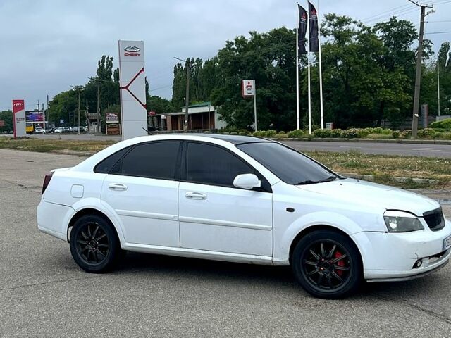 Белый Шевроле Лачетти, объемом двигателя 1.8 л и пробегом 280 тыс. км за 2500 $, фото 2 на Automoto.ua