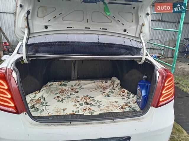 Белый Шевроле Лачетти, объемом двигателя 1.6 л и пробегом 218 тыс. км за 3800 $, фото 8 на Automoto.ua