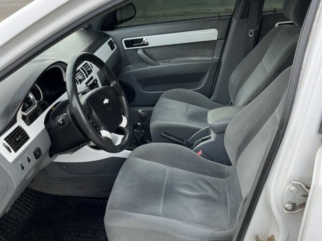 Белый Шевроле Лачетти, объемом двигателя 1.8 л и пробегом 198 тыс. км за 3500 $, фото 9 на Automoto.ua