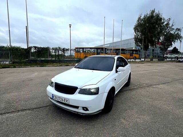 Белый Шевроле Лачетти, объемом двигателя 1.8 л и пробегом 280 тыс. км за 2500 $, фото 6 на Automoto.ua