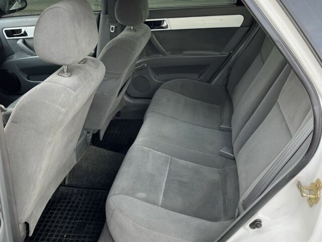 Белый Шевроле Лачетти, объемом двигателя 1.8 л и пробегом 198 тыс. км за 3500 $, фото 8 на Automoto.ua