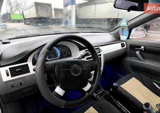 Белый Шевроле Лачетти, объемом двигателя 1.6 л и пробегом 218 тыс. км за 3800 $, фото 1 на Automoto.ua