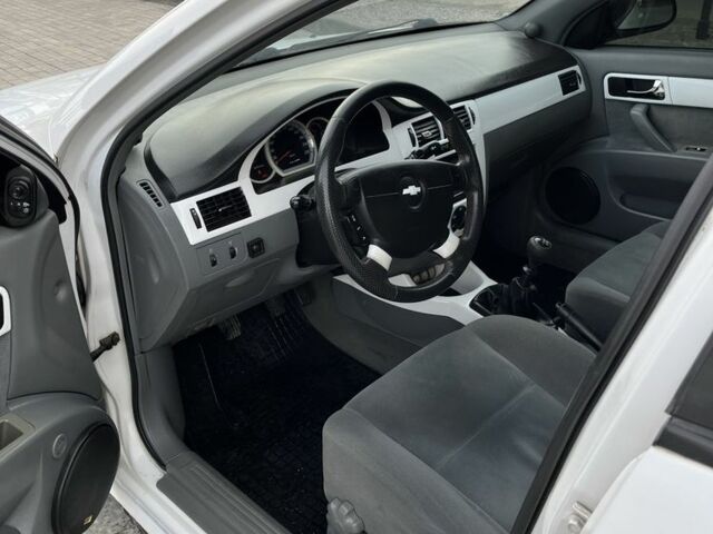 Белый Шевроле Лачетти, объемом двигателя 1.8 л и пробегом 198 тыс. км за 3500 $, фото 10 на Automoto.ua