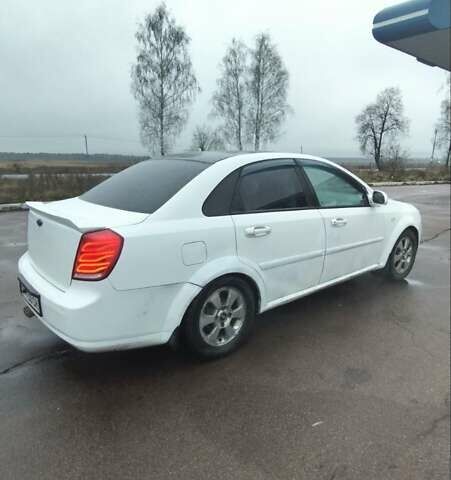 Белый Шевроле Лачетти, объемом двигателя 1.6 л и пробегом 218 тыс. км за 3800 $, фото 3 на Automoto.ua